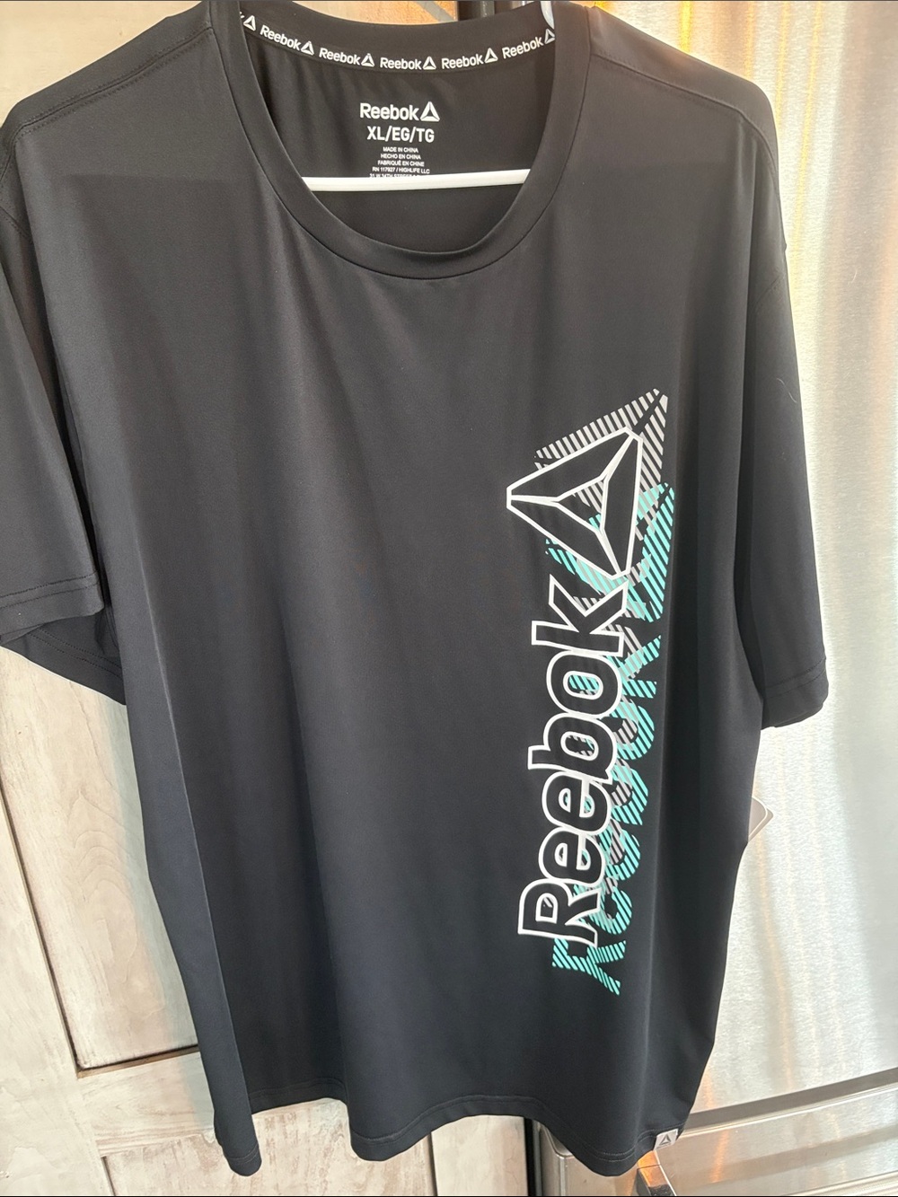 Reebok Black Short-Sleeve Tee with Teal and White Vertical Logo xl new with tags